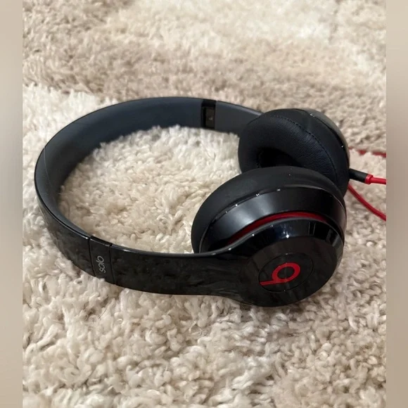 Beats by Dre Solo2 Wired Headphones - Picture 2 of 7